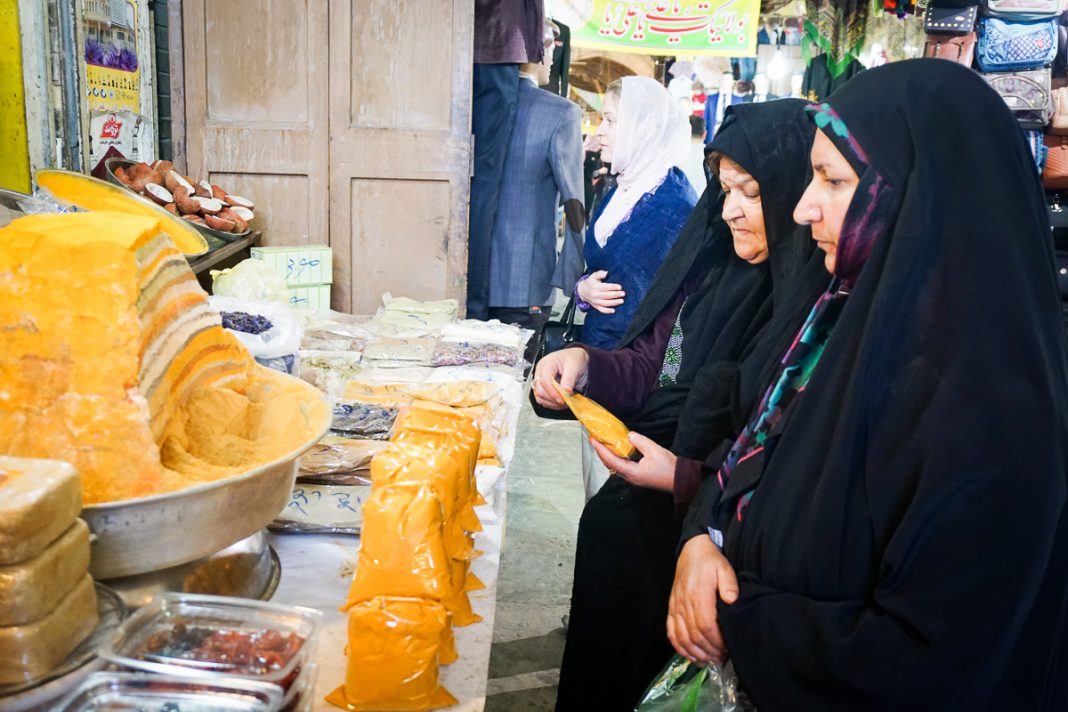 Iran - Isfahan - Naqsh-e Jahan - Bazar-e Bosorg